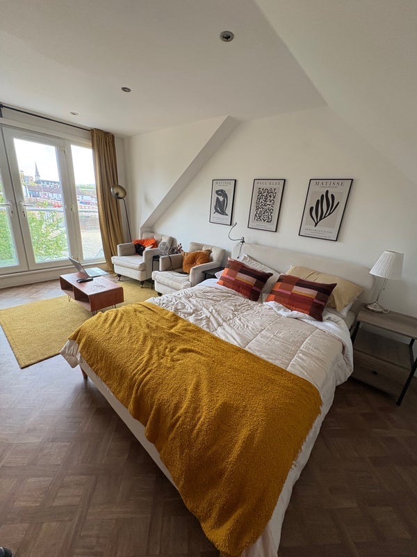 Room Burland Road in Brentwood