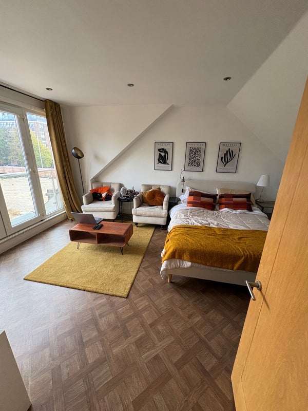 Room Burland Road in Brentwood