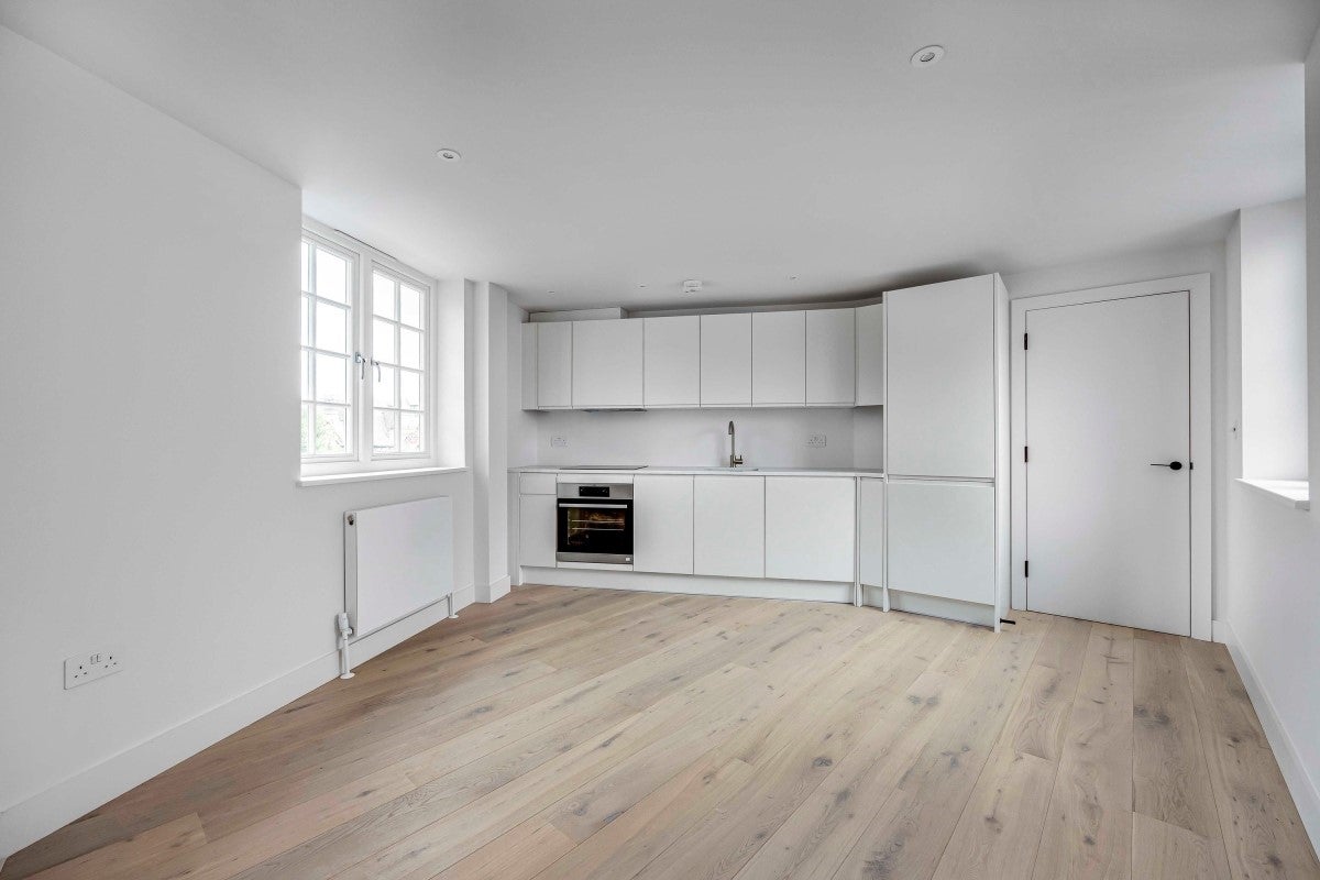Flat Augustus Road in Greater London
