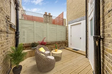 Flat Augustus Road in Greater London