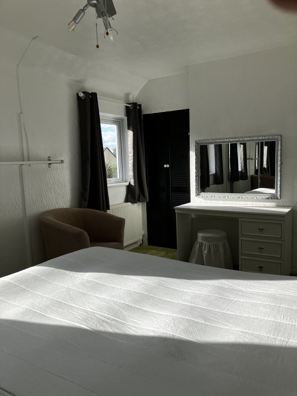 Room Arnall Drive in Bristol