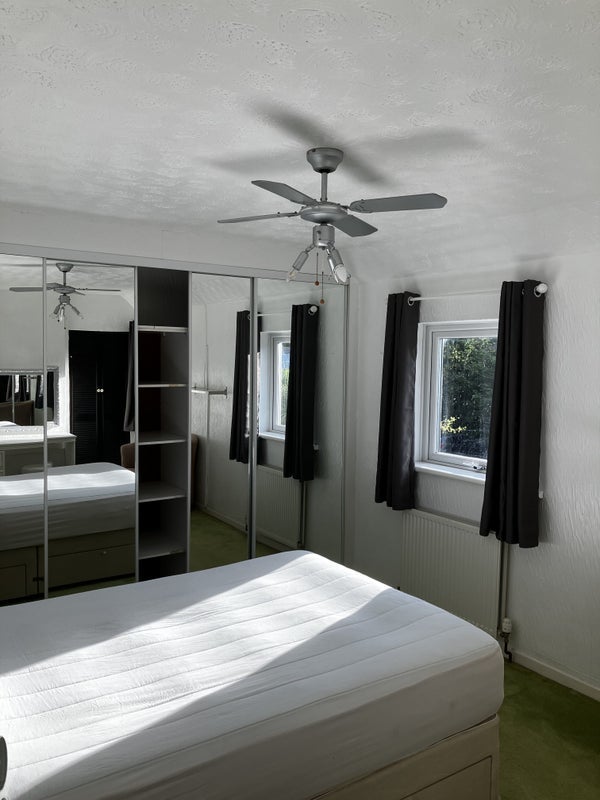 Room Arnall Drive in Bristol