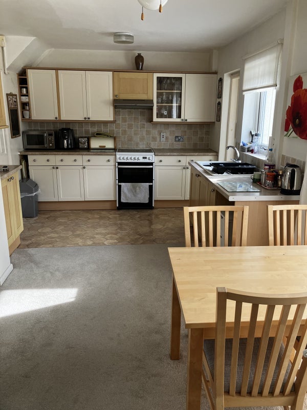 Room Arnall Drive in Bristol