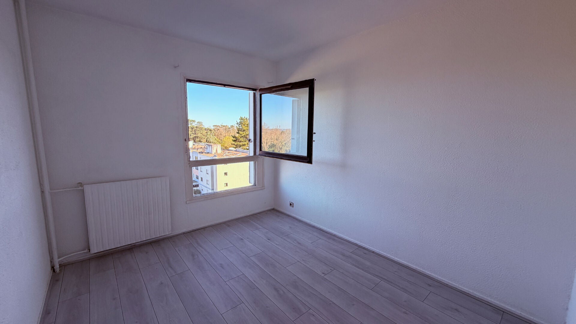 Flat Rue Henry de Montherlant in Talence