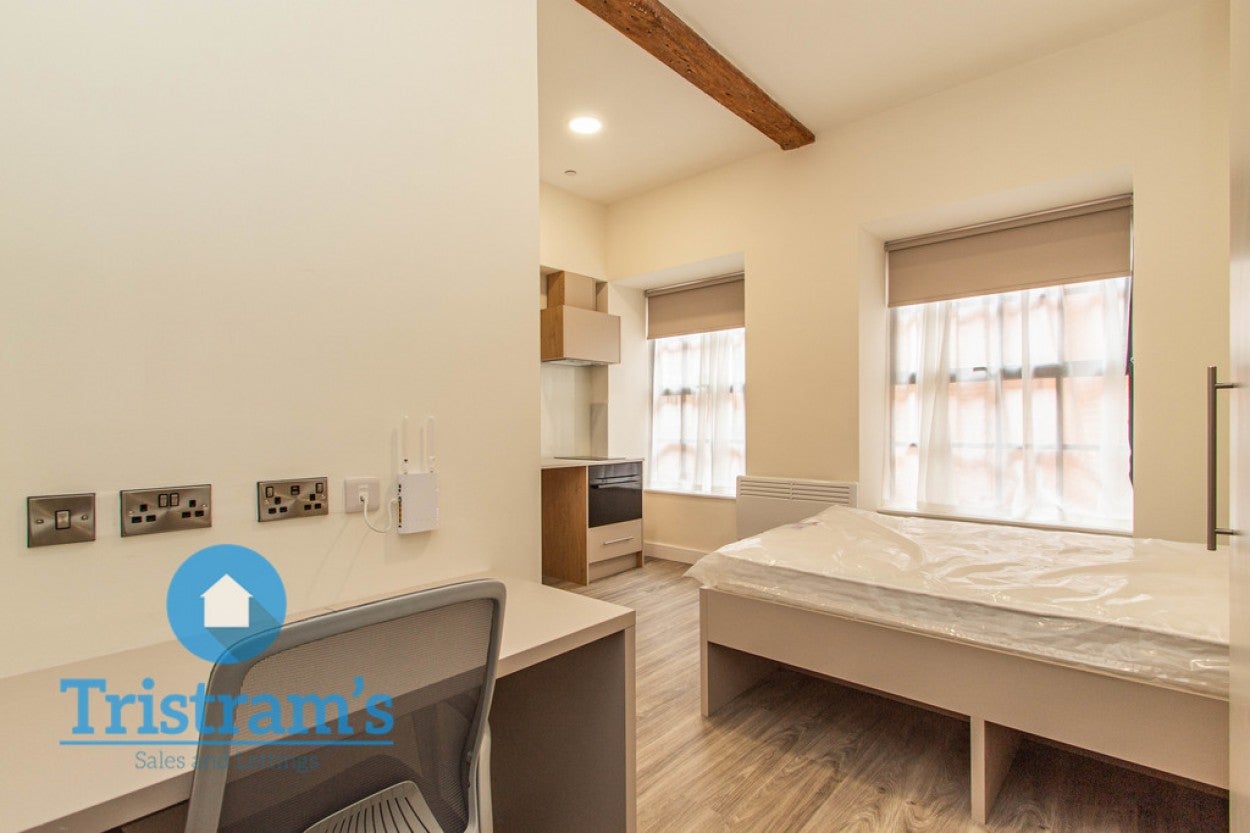 Room Longden Street in Nottingham