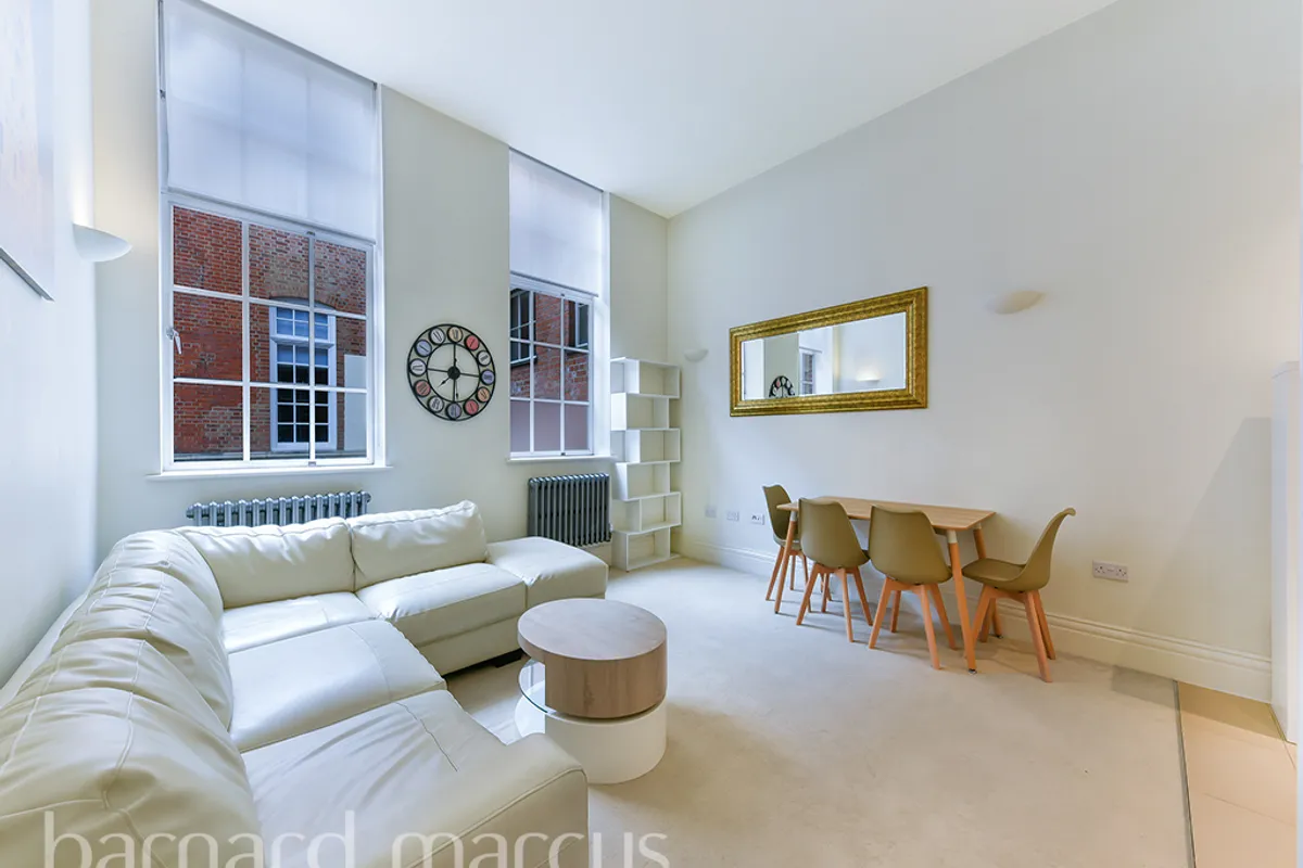 Flat Lurline Gardens in Greater London