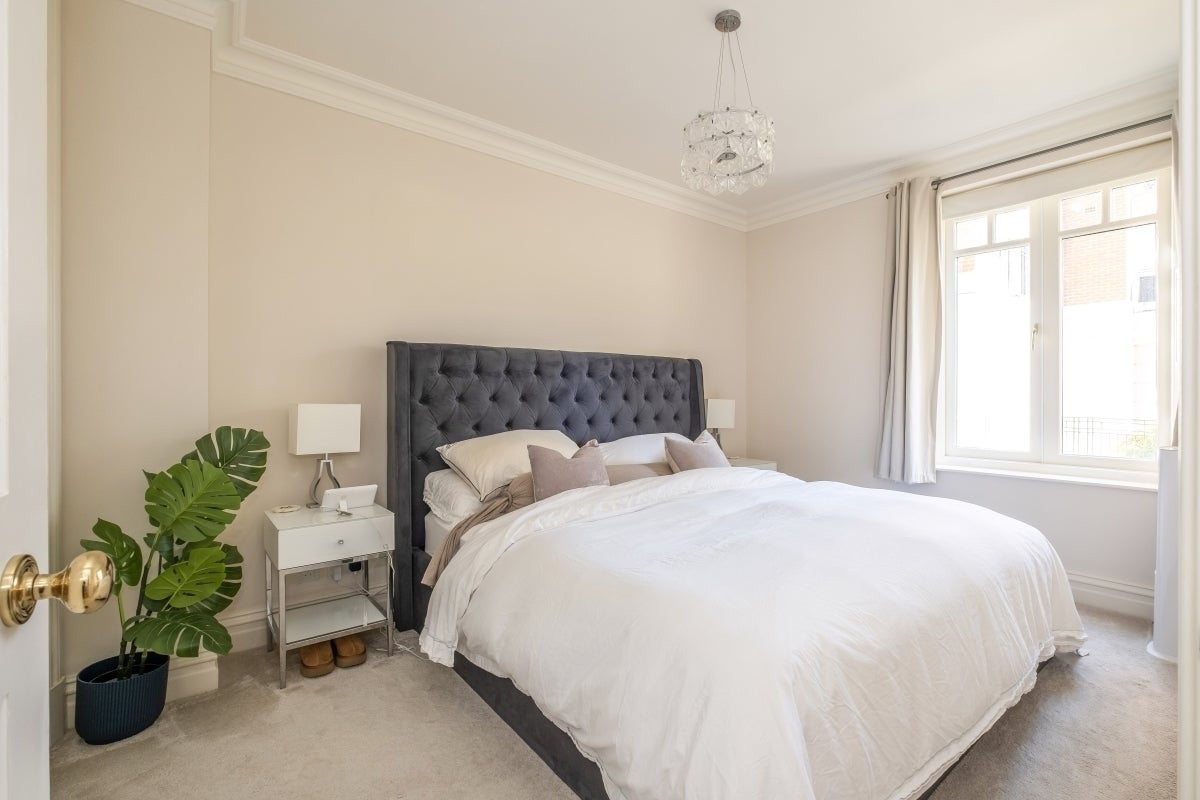 Flat Cambridge Road in Greater London