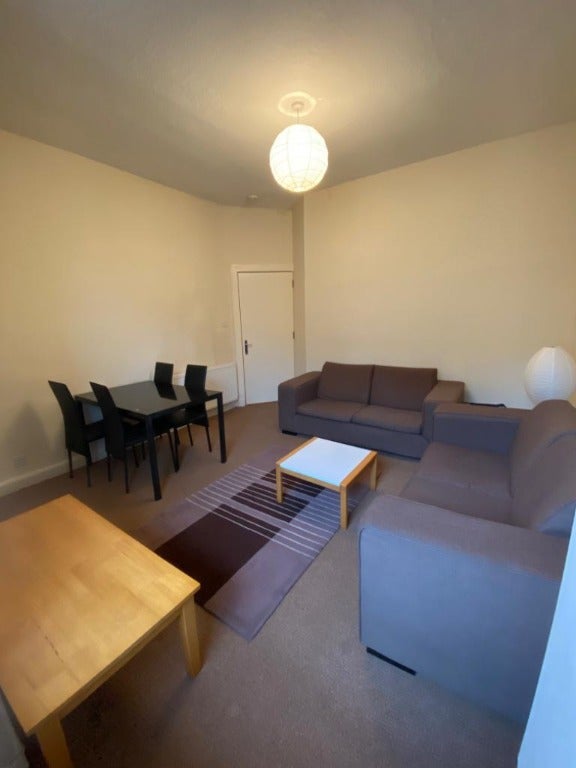 Flat Cathcart Place in City of Edinburgh