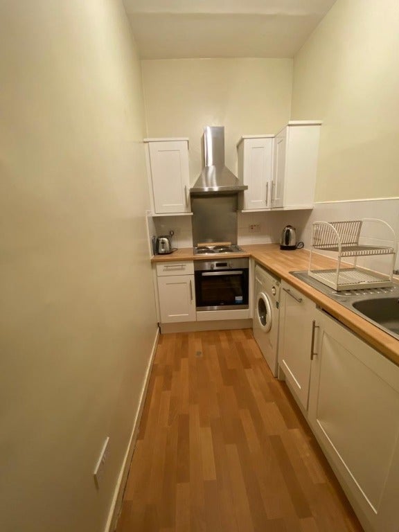 Flat Cathcart Place in City of Edinburgh