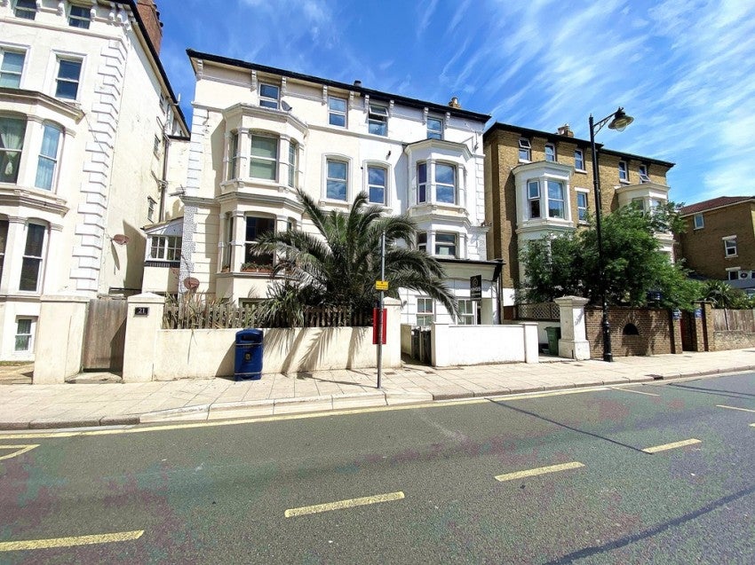 Flat Clarence Parade in Portsmouth