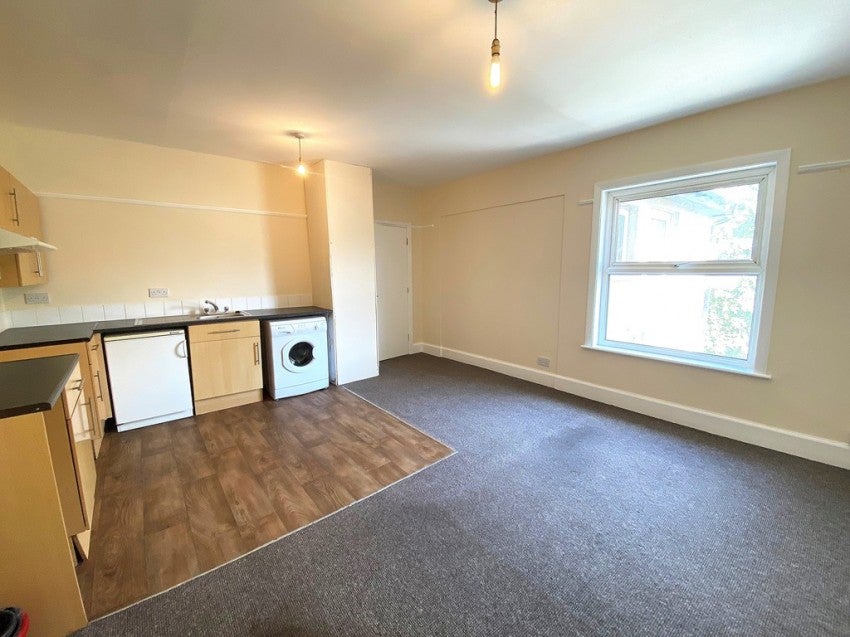 Flat Clarence Parade in Portsmouth