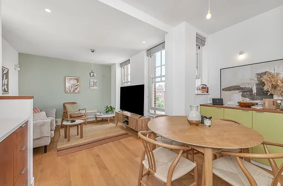 Flat Prince of Wales Drive in Greater London