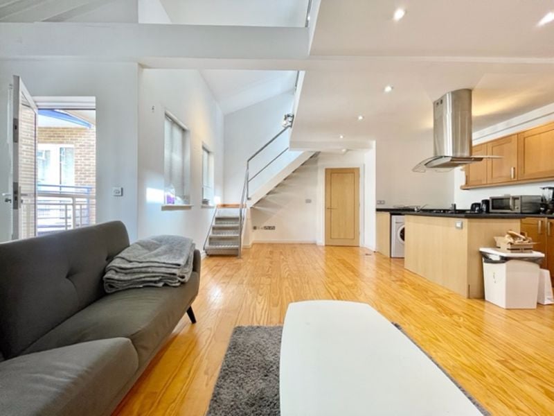 Flat Tooley Street in Greater London