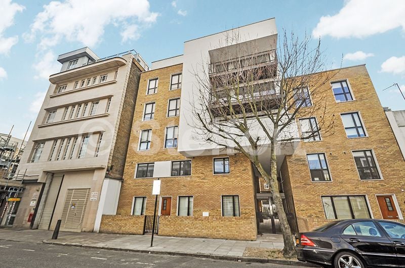 Flat Sussex Way in Greater London