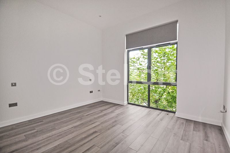 Flat Sussex Way in Greater London