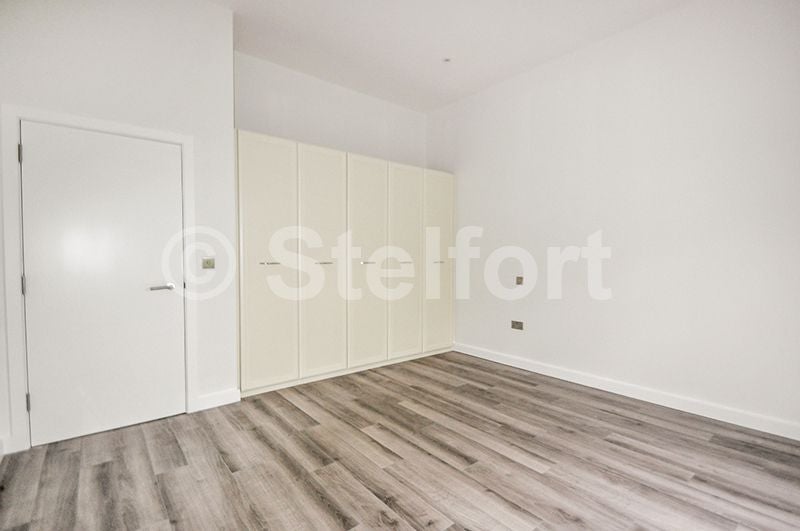 Flat Sussex Way in Greater London