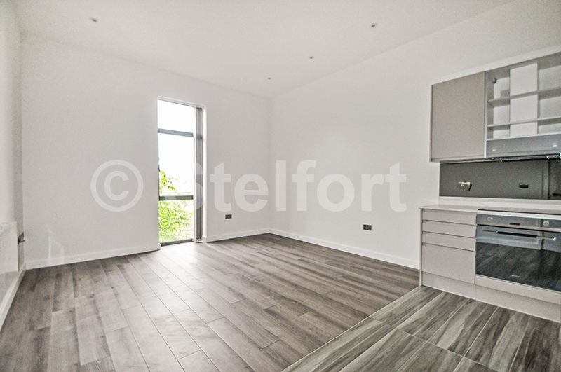 Flat Sussex Way in Greater London
