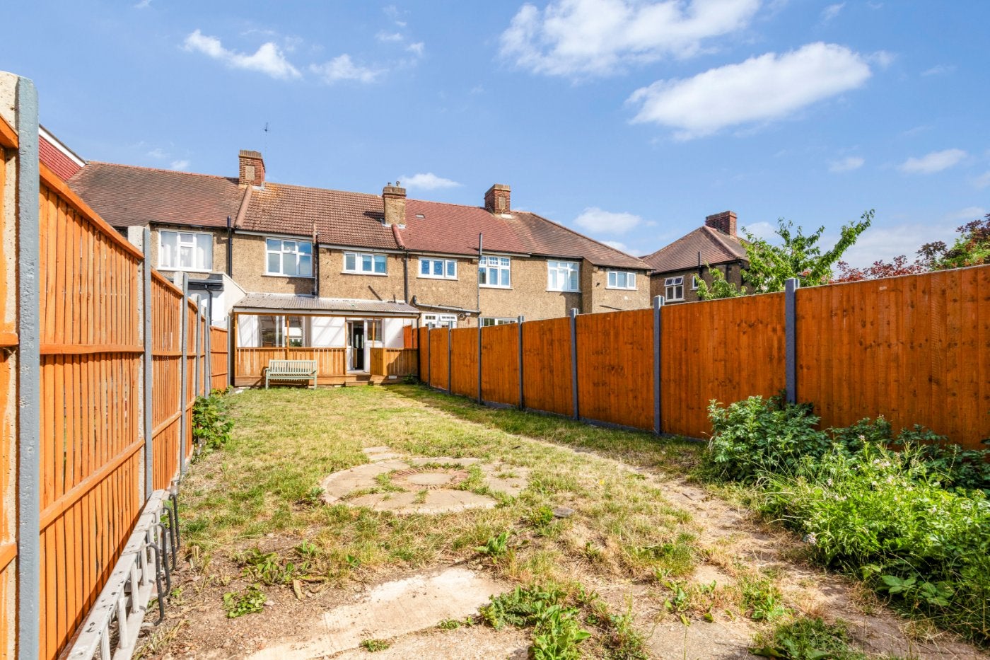 House Dunbar Avenue in Greater London