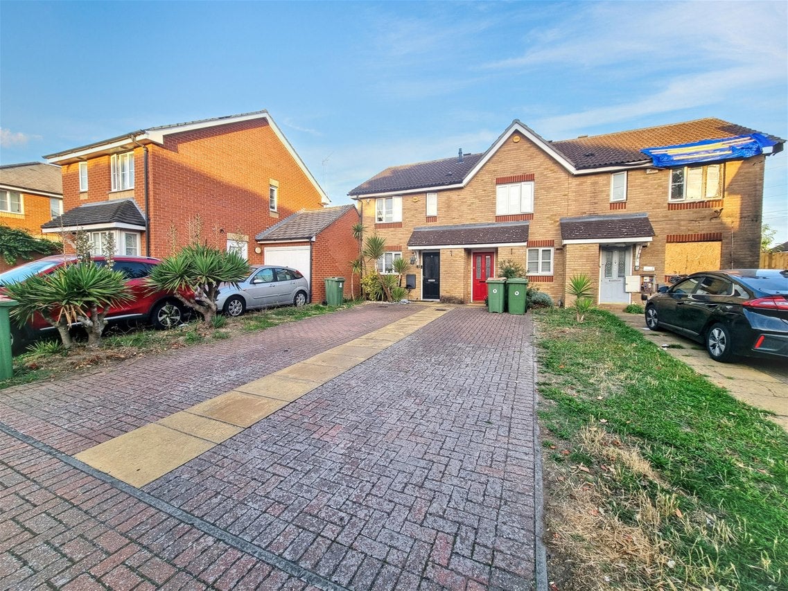 House Edmund Hurst Drive in Greater London