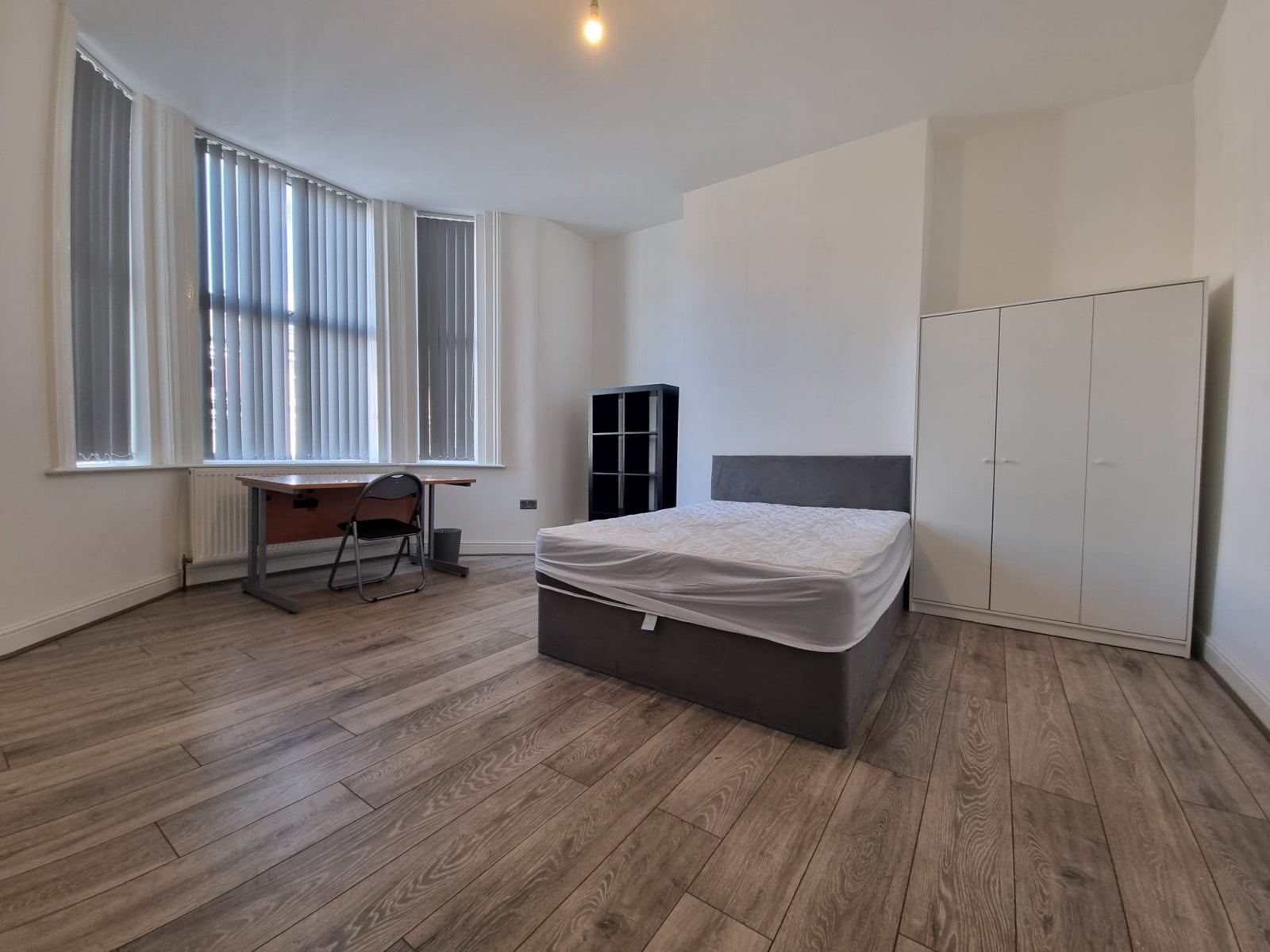 Flat Dickenson Road in Manchester