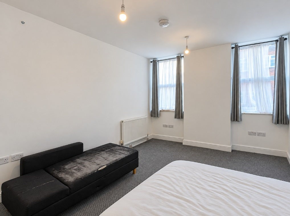 Flat Greenford Avenue in Greater London
