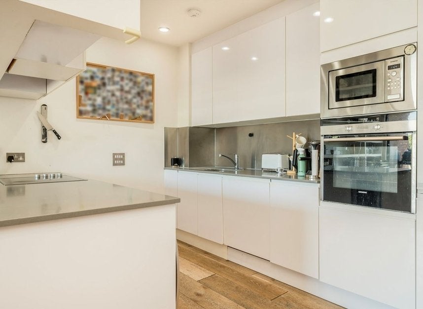 Flat Mentmore Terrace in Greater London