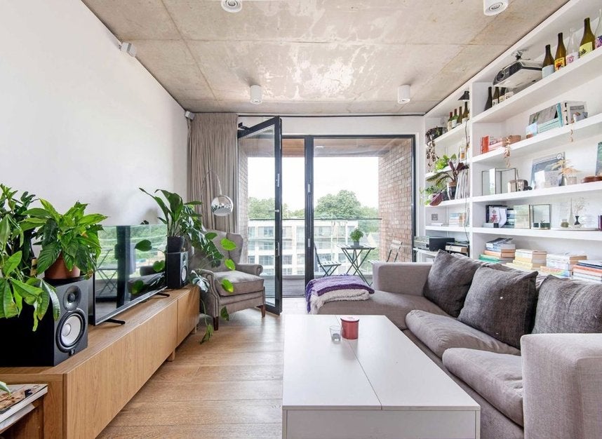 Flat Mentmore Terrace in Greater London