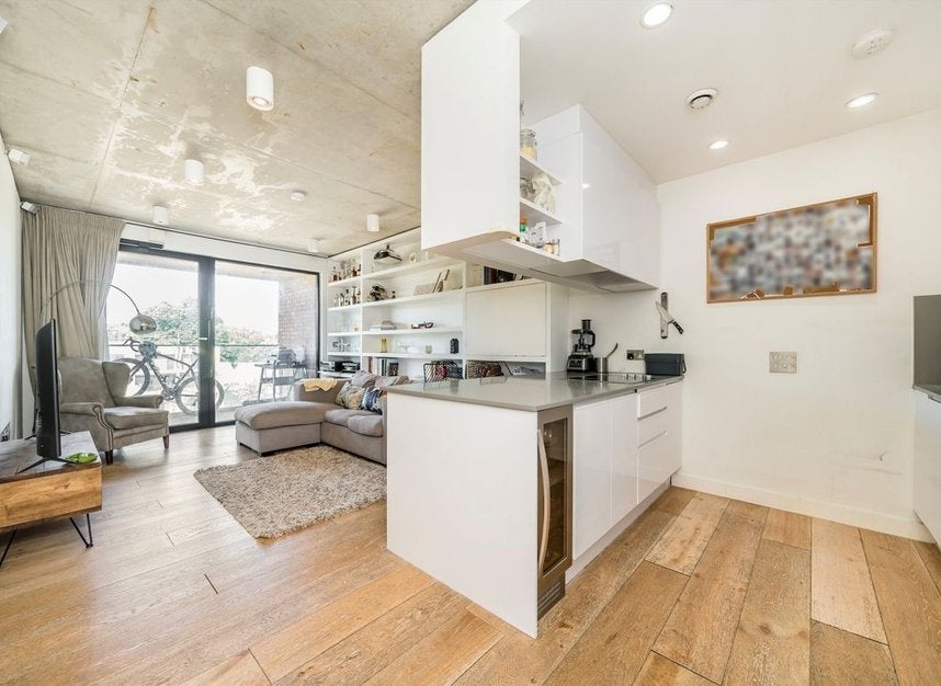 Flat Mentmore Terrace in Greater London