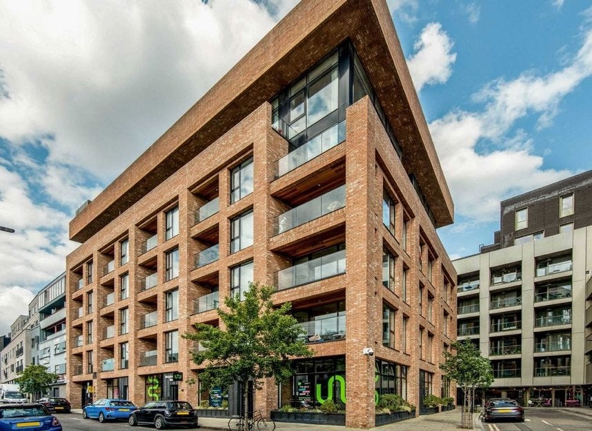 Flat Mentmore Terrace in Greater London