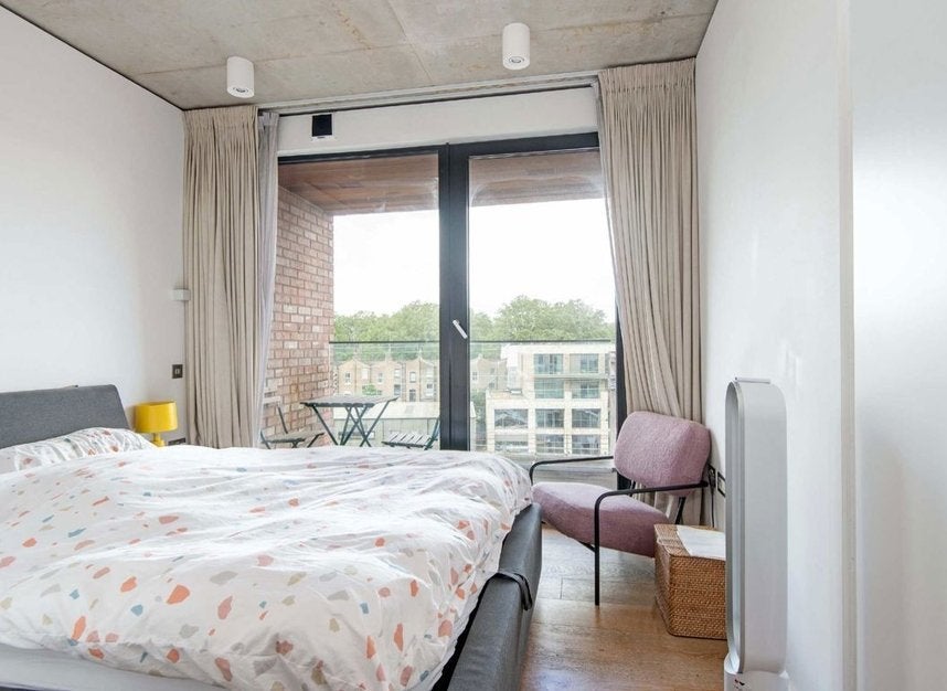 Flat Mentmore Terrace in Greater London