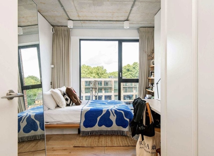 Flat Mentmore Terrace in Greater London