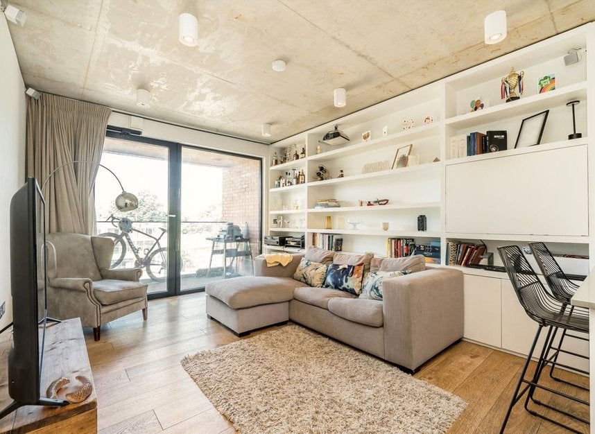 Flat Mentmore Terrace in Greater London