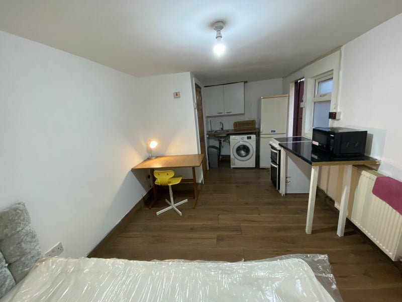 Flat Burdith Avenue in Manchester