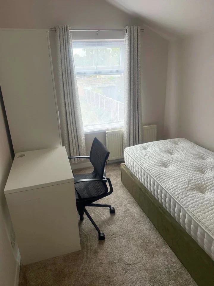 Room Tachbrook Road in Greater London