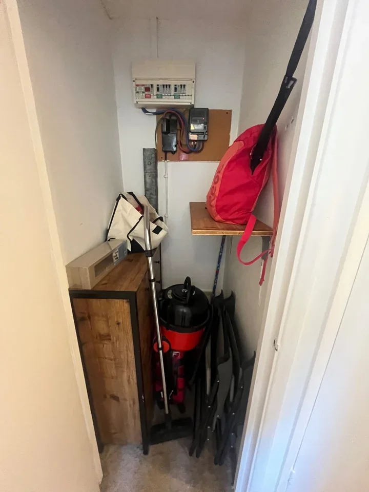 Flat Coombe Road in Greater London
