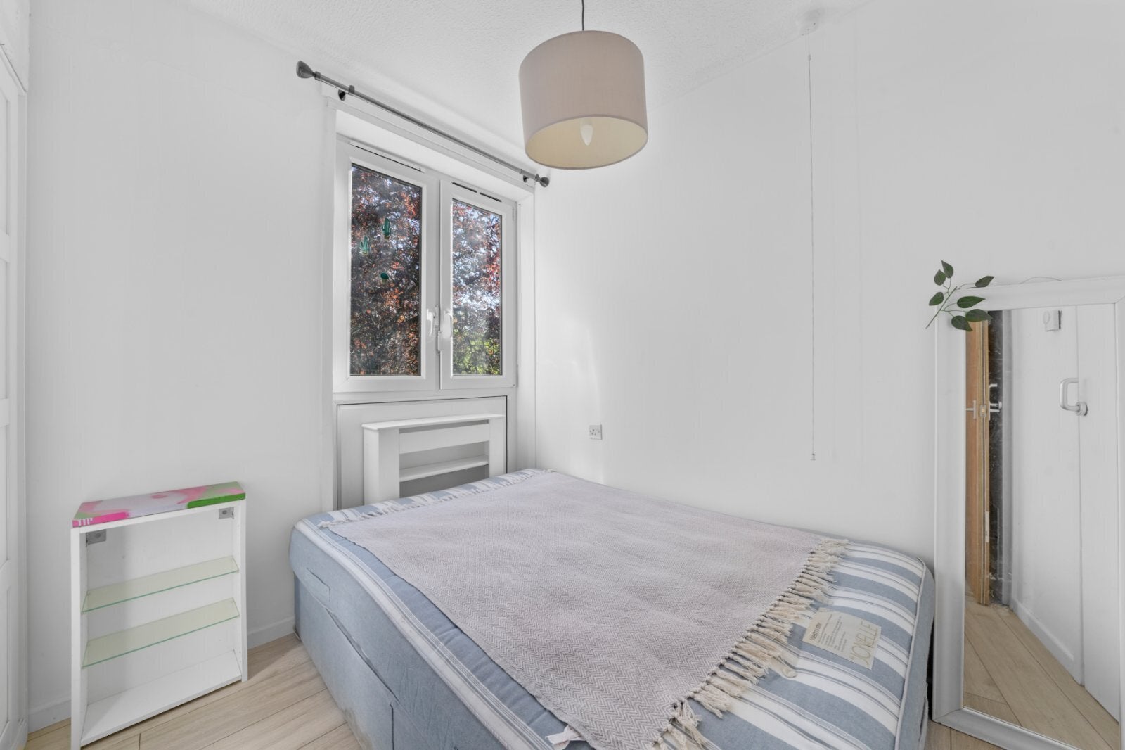 Flat Badsworth Road in Greater London