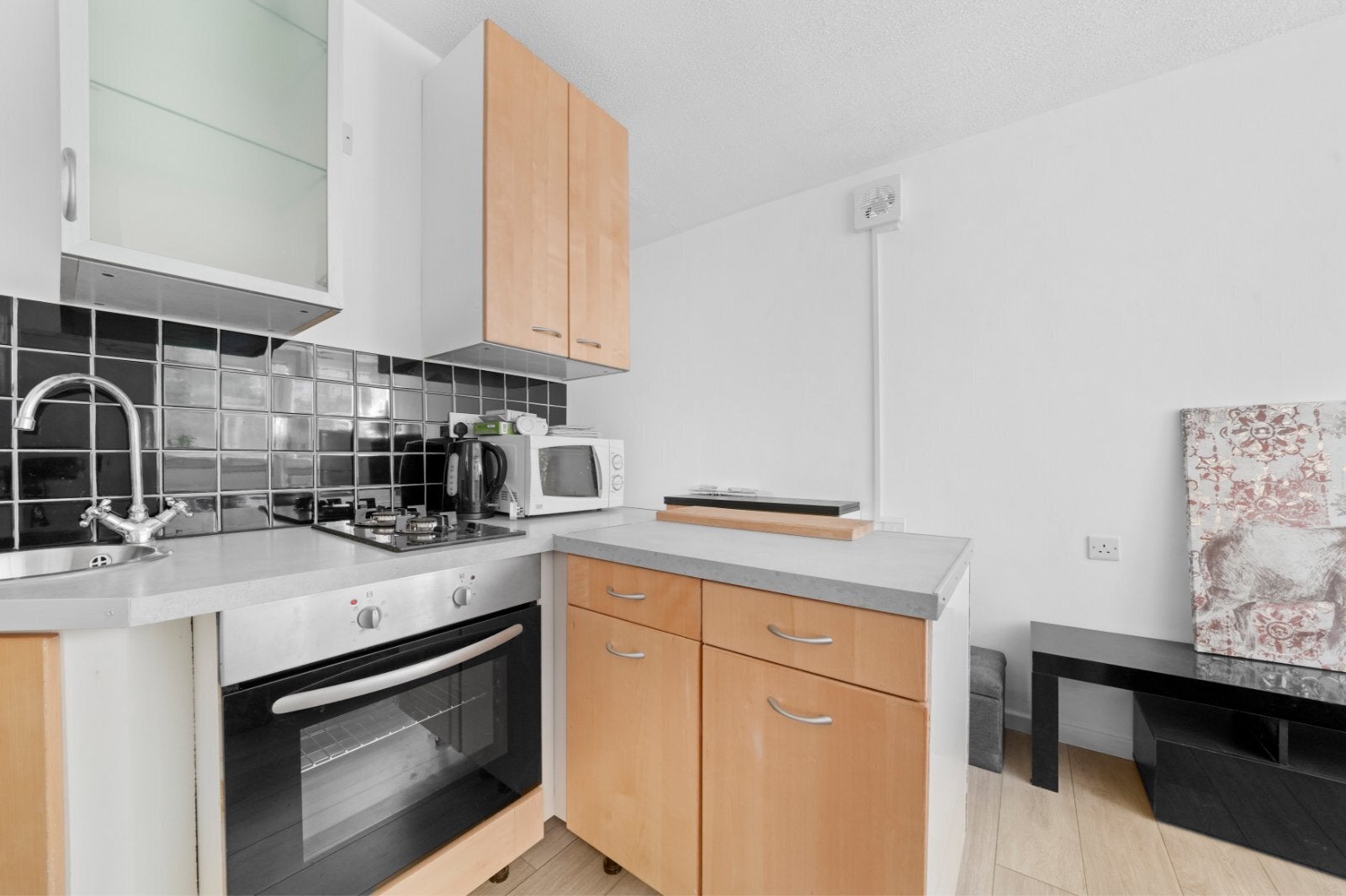 Flat Badsworth Road in Greater London