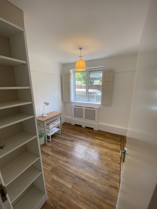 Room Copenhagen Street in Greater London