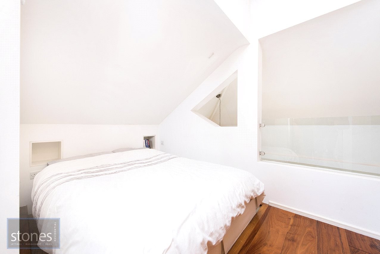 Flat Rosslyn Hill in Greater London
