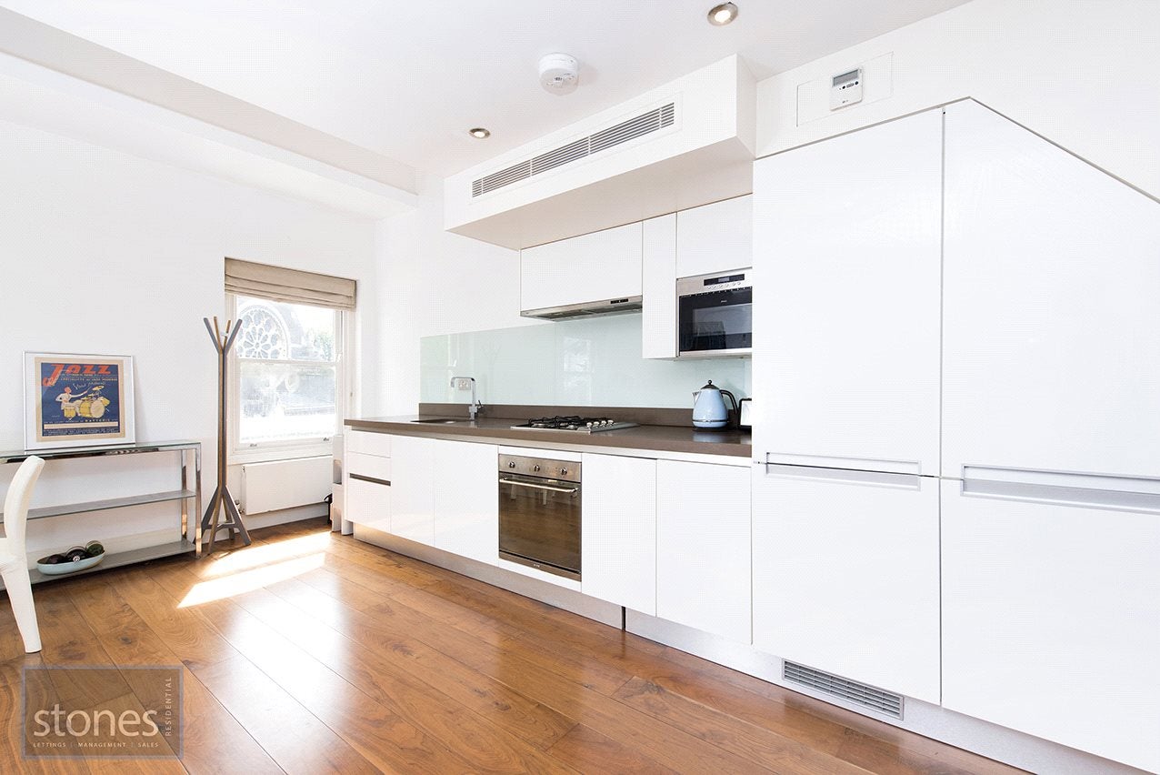 Flat Rosslyn Hill in Greater London