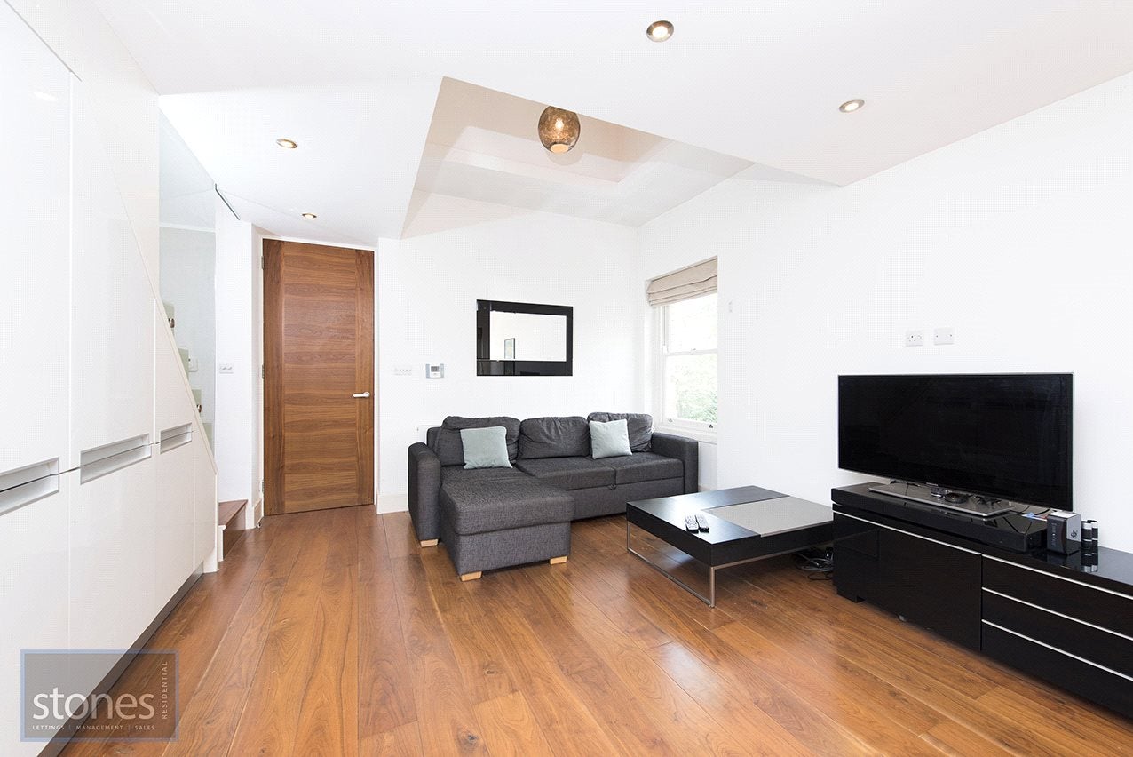 Flat Rosslyn Hill in Greater London