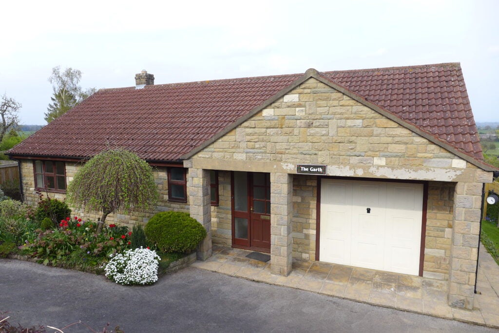 House Well Bank in Well