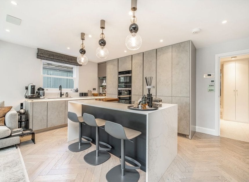Flat Hamilton Road in Greater London