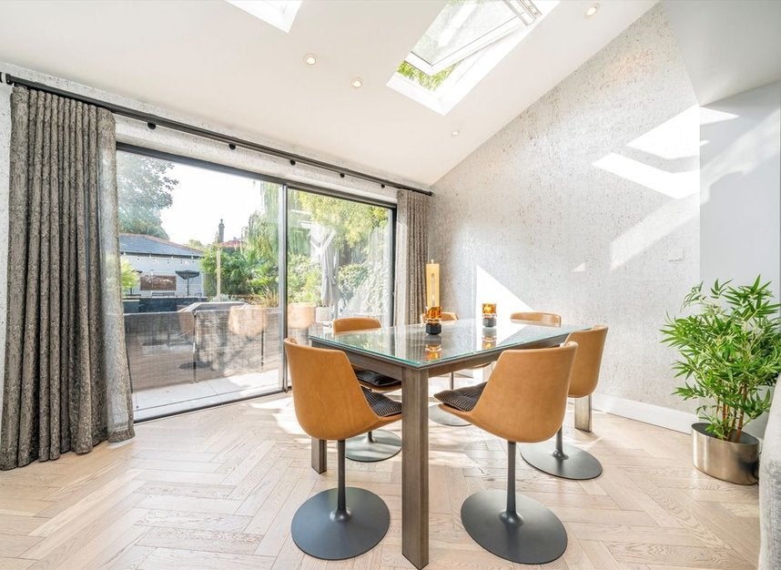 Flat Hamilton Road in Greater London