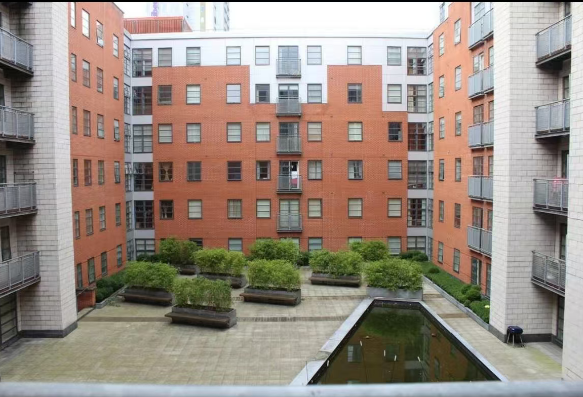 Flat Lower Ormond Street in Manchester