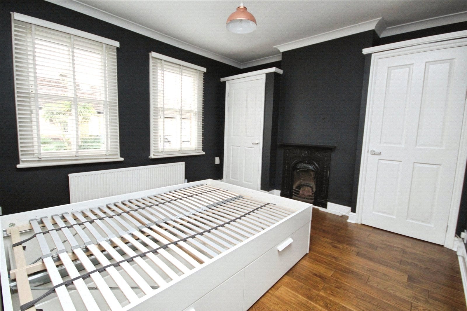 House Hamilton Road in Greater London