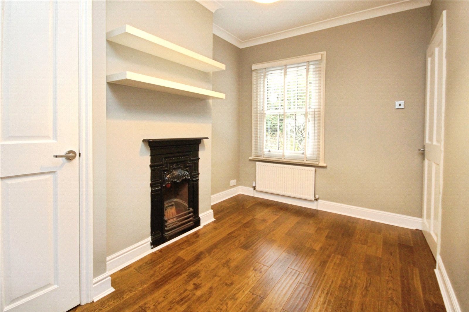 House Hamilton Road in Greater London