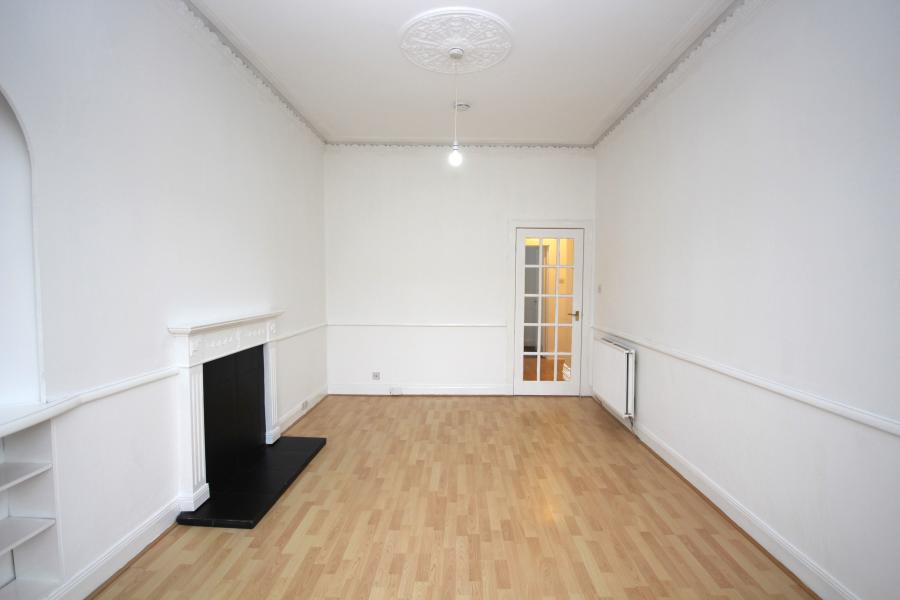 Flat Holmhead Place in Glasgow