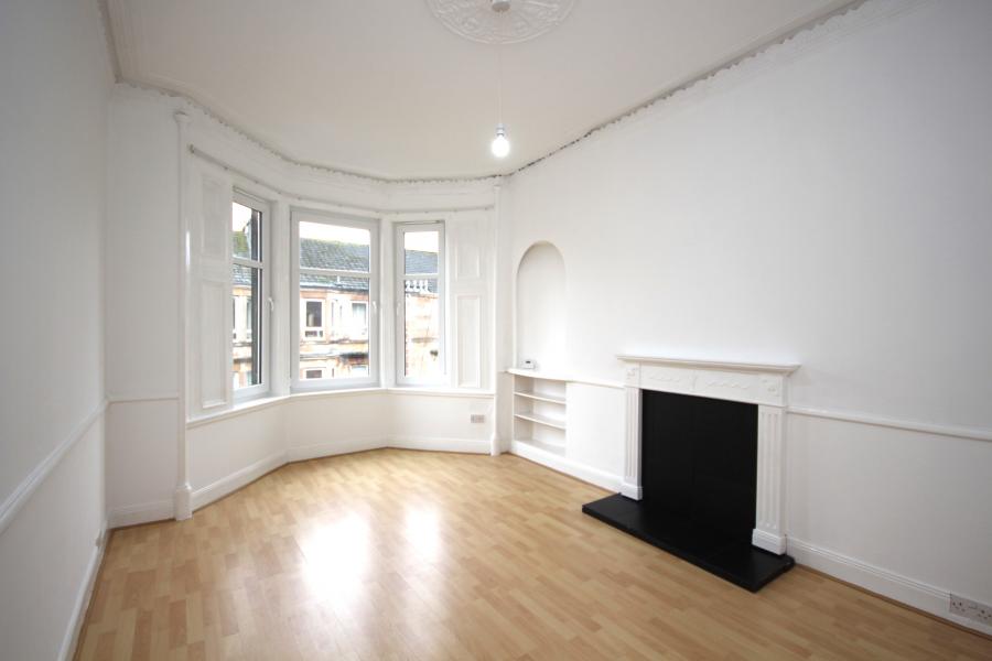 Flat Holmhead Place in Glasgow