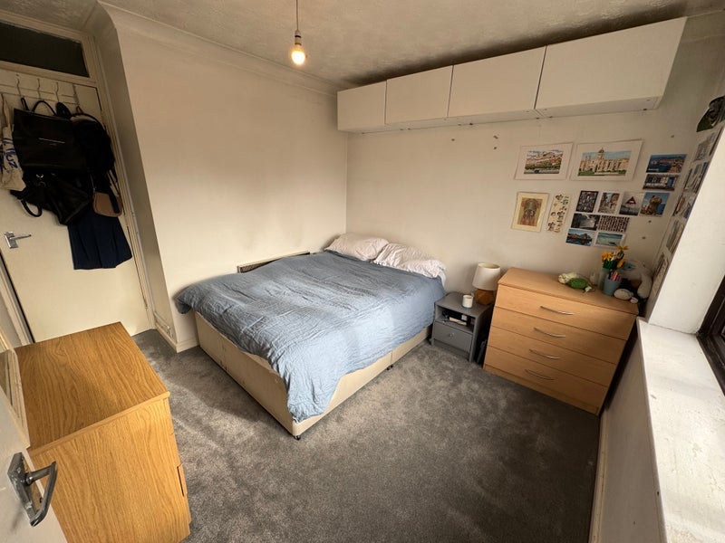 Flat Hull Close in Greater London